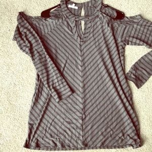 Cold shoulder gray black top